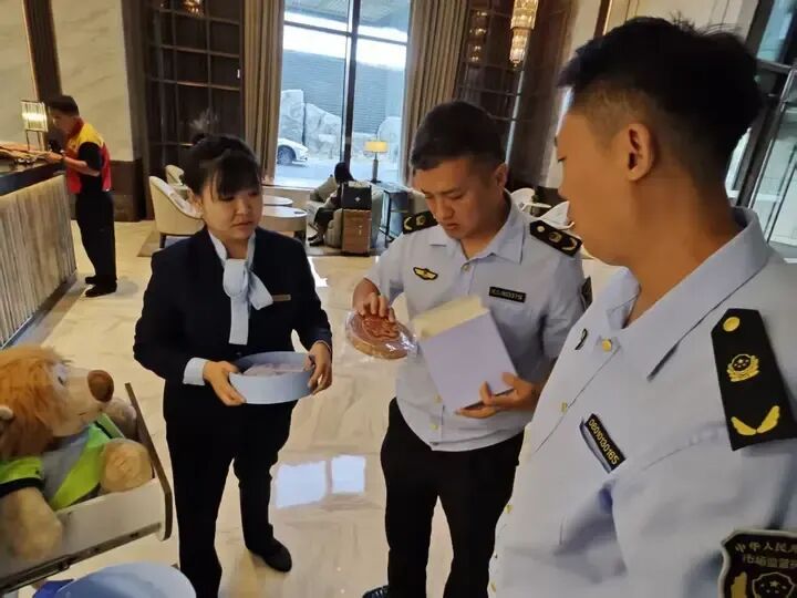 严查哄抬物价、捆绑销售、强制加价……道里区开展中秋节前月饼市场价格专项检查