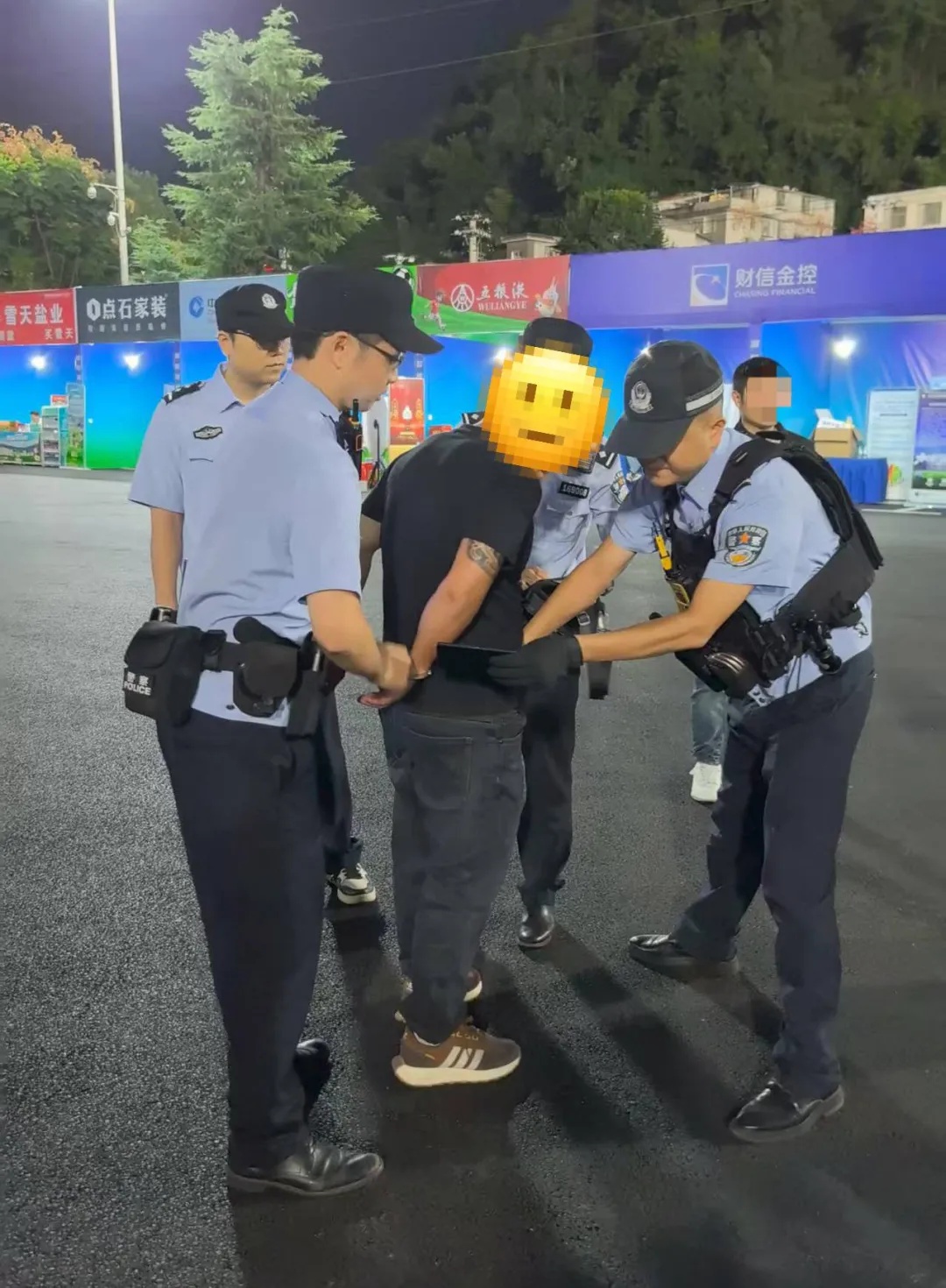 湘超有多好看？一逃犯痴迷足球赛跨市而来，在检票口被抓！