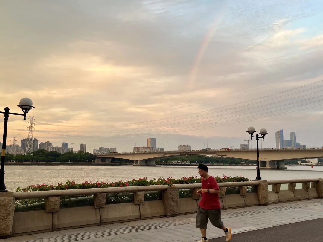 广东多地出现晚霞！17级超强台风来前为啥“风平浪静”？提醒