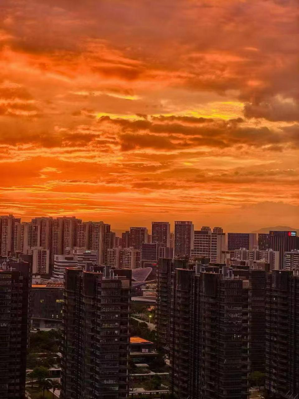 “桦加沙”逼近！珠海现绝美晚霞和双彩虹，当地人：担心台风来临之前太过宁静