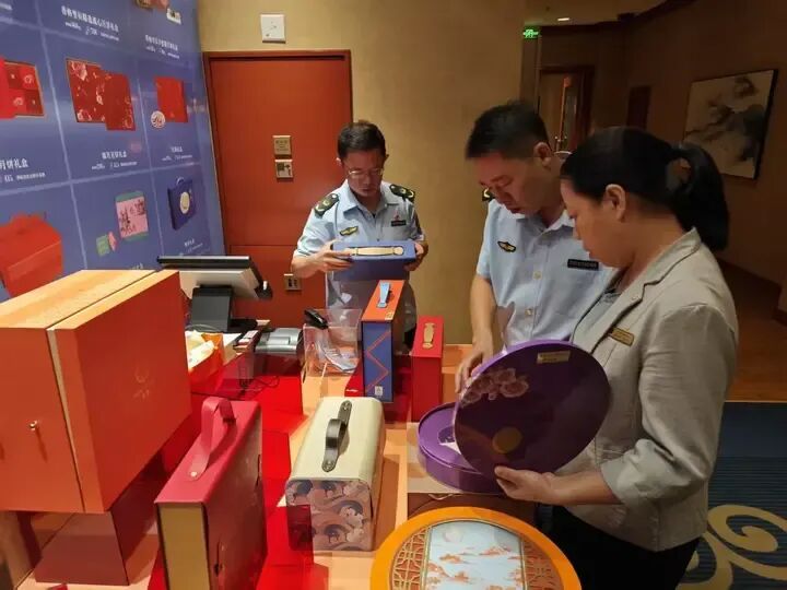严查哄抬物价、捆绑销售、强制加价……道里区开展中秋节前月饼市场价格专项检查