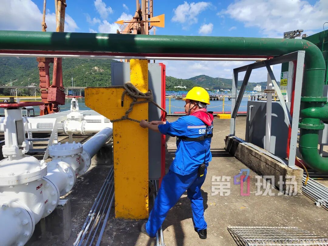 谨防“加沙”!粤B市民花式防台风!最高级别台风红色预警将发布→ 谨防“加沙”!粤B市民花式防台风!最高级别台风红色预警将发布→