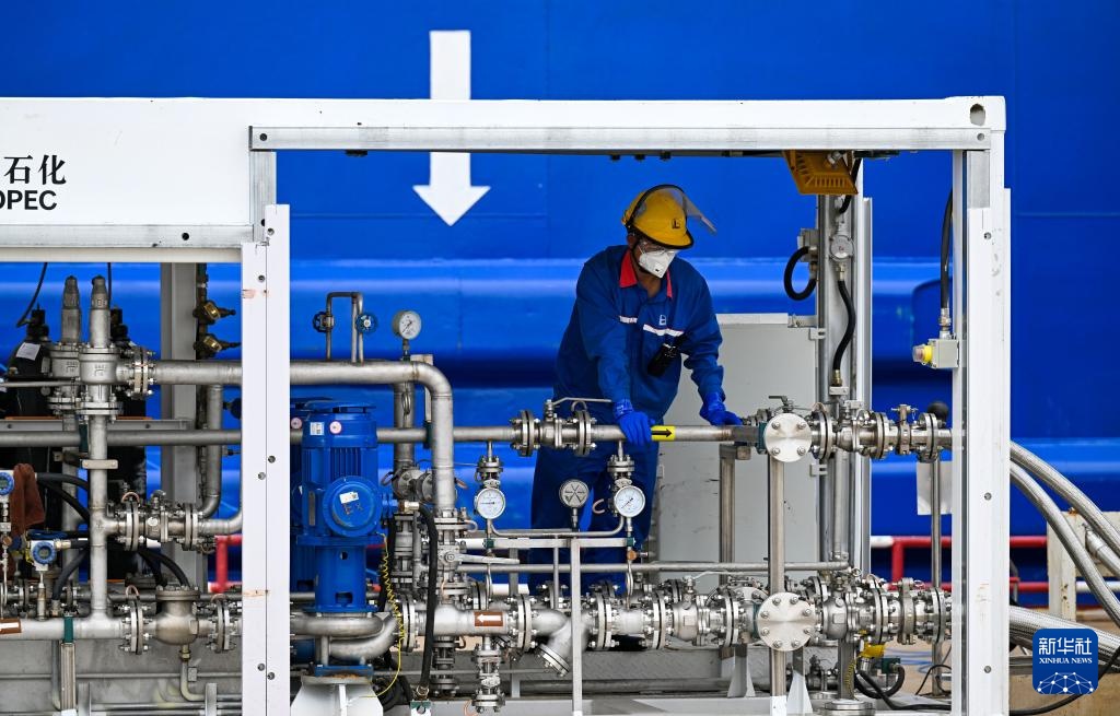 天津港首次实现滚装船绿色甲醇岸基加注