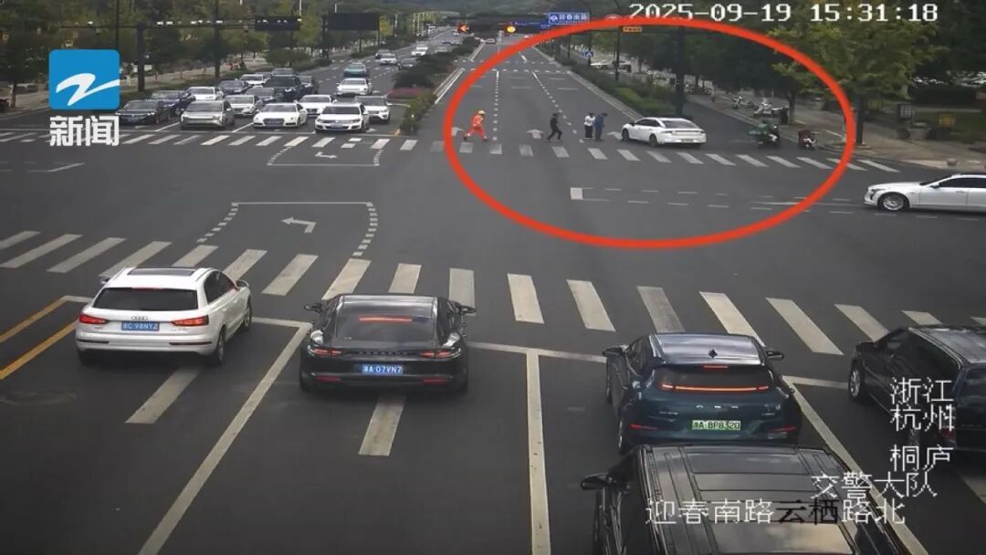 “一二三，起！” 杭州街头响起震撼呼喊，数十双手为15岁女孩抬起生命的希望