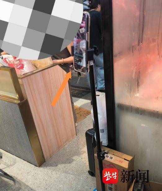 “到底是谁允许餐饮行业做直播对准顾客？”网友发帖吐槽商家侵犯肖像权