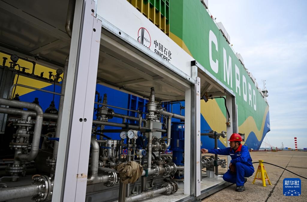 天津港首次实现滚装船绿色甲醇岸基加注