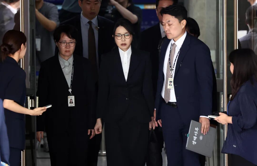 韩国前第一夫人明日受审