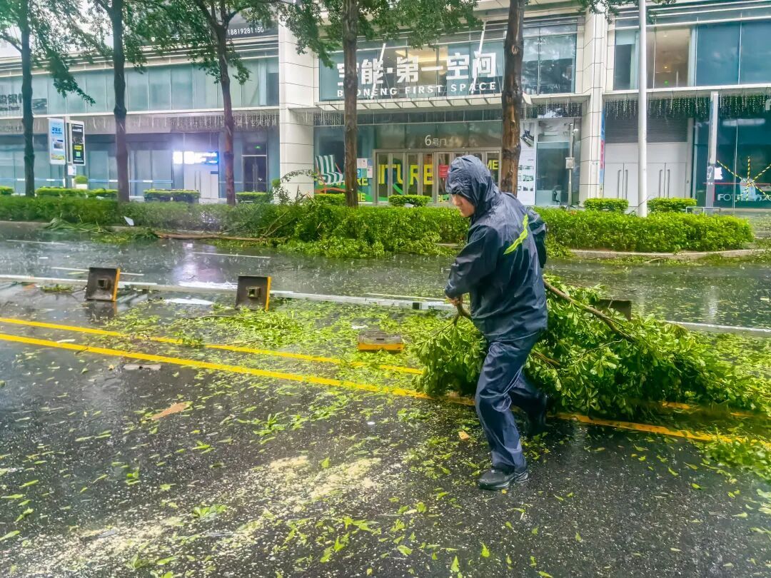 “桦加沙” 掠过深圳近海！记者直击防汛抗台第一线