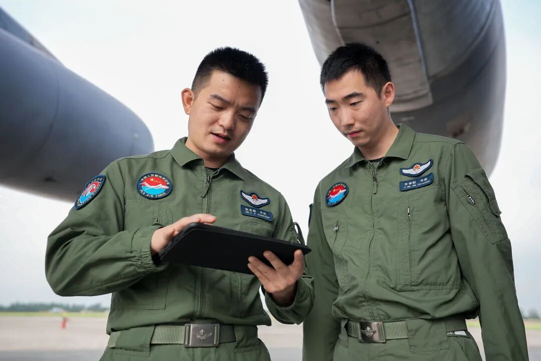 以苍穹，兑现远见——从运-20 飞行员到空军作战参谋，一位中国机长的向战航迹