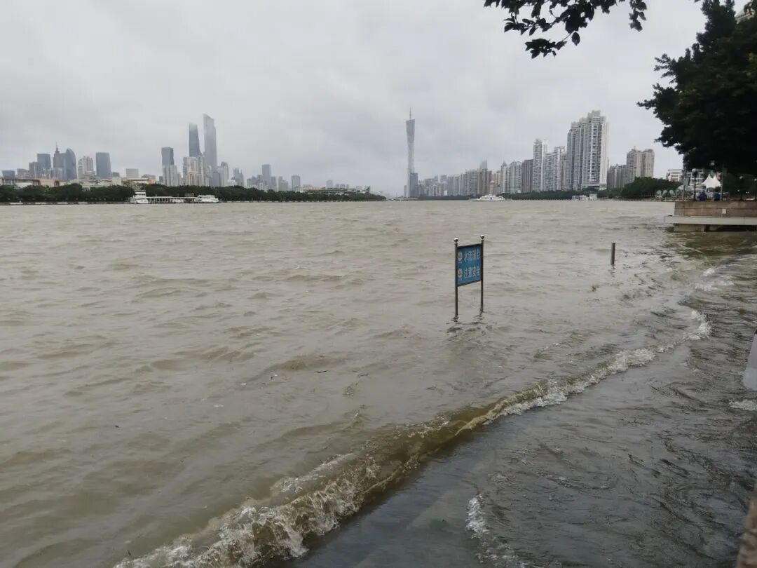 广州11区台风预警降级，24日至25日上午将出现严重风暴增水过程