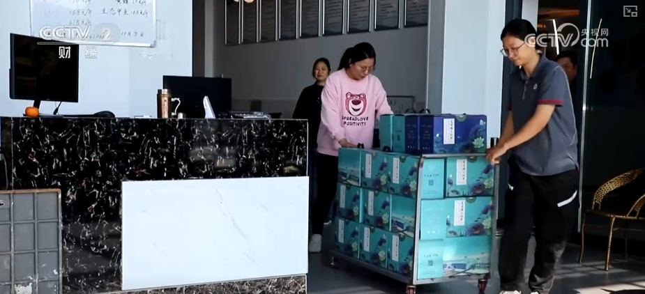 曾经“稀罕物”如今成百姓餐桌“日常款” 双节市场特色农产品“量质齐升”