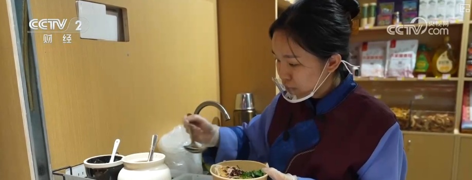 曾经“稀罕物”如今成百姓餐桌“日常款” 双节市场特色农产品“量质齐升”
