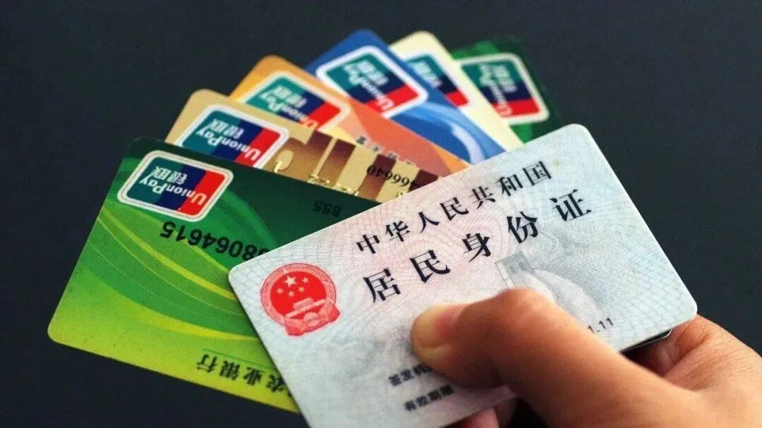 杭州女子打电话报警：他们说我是在逃人员，是诈骗吧？民警回复亮了