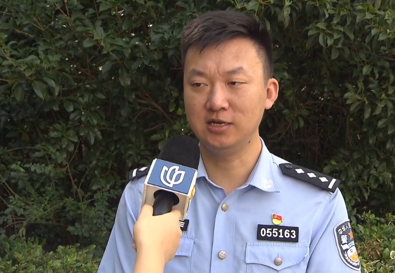 这闺蜜情太“塑料”了！沪一女子为了躲避请客吃饭，居然打了110...