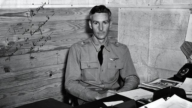 这飞机疯了吗?竟然往超强台风“桦加沙”里钻! 这飞机疯了吗?竟然往超强台风“桦加沙”里钻!