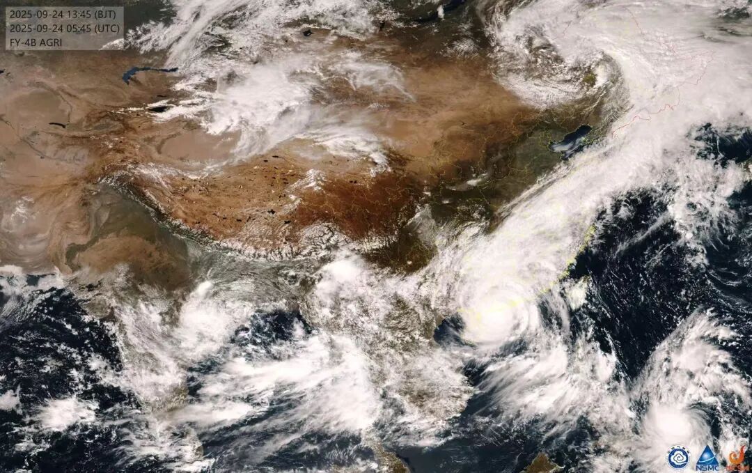 “桦加沙”减弱为强台风级 “桦加沙”减弱为强台风级