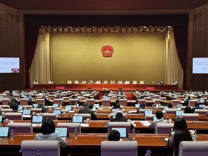 驾乘电动自行车需戴头盔！这部条例时隔7年修订一审