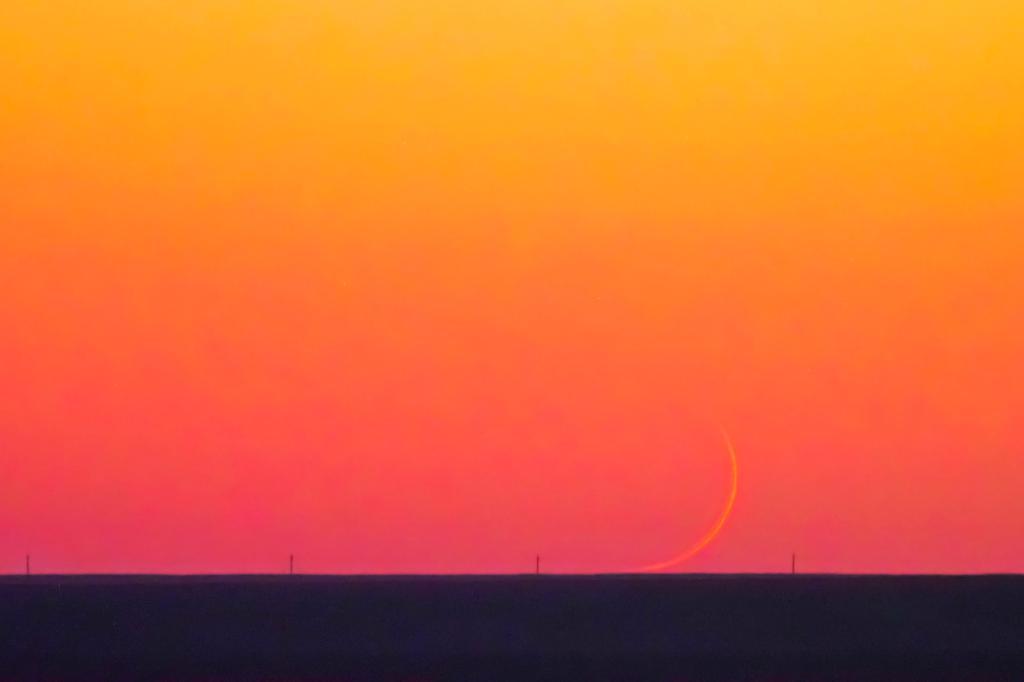 抬头看!26日将迎年度最小蛾眉月 抬头看!26日将迎年度最小蛾眉月