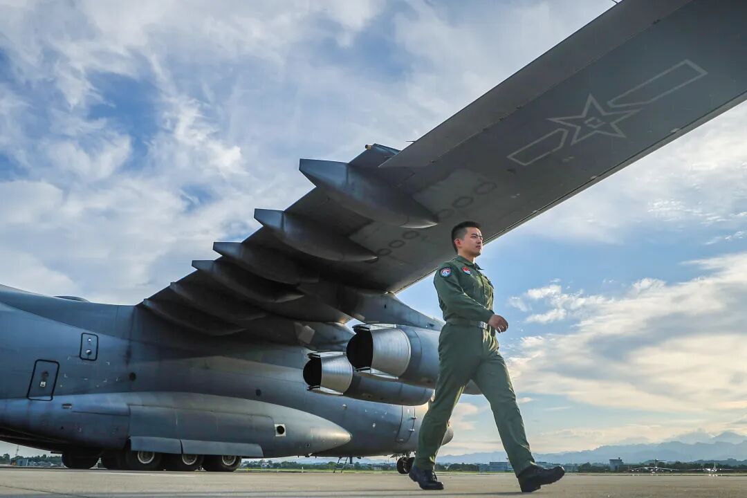 以苍穹，兑现远见——从运-20 飞行员到空军作战参谋，一位中国机长的向战航迹