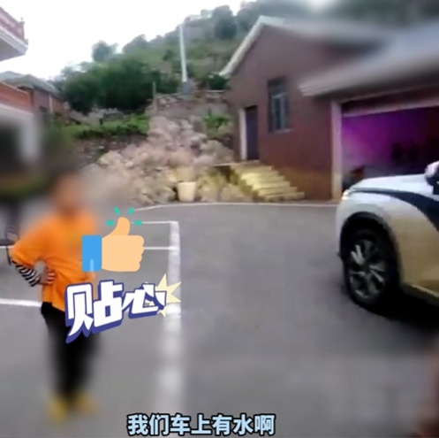 一家四口登山迷路，“空警”助力平安返程