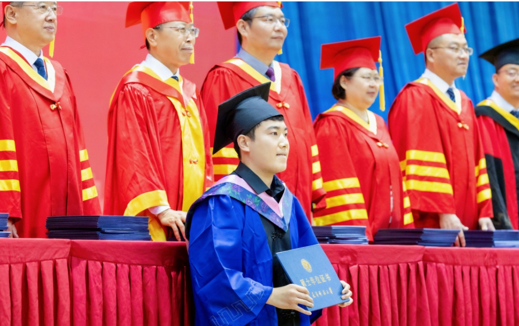 梁靖崑拟入职北京电影学院！今年6月在天津毕业！