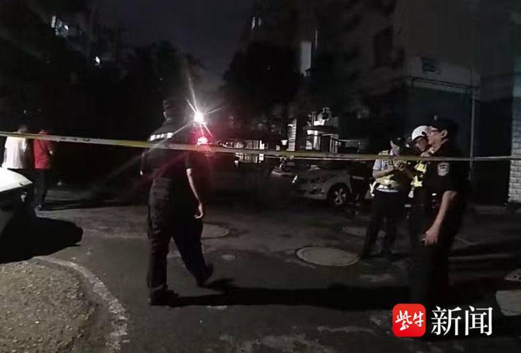 女子误把油门当刹车撞破燃气管道 民警紧急排险化危机