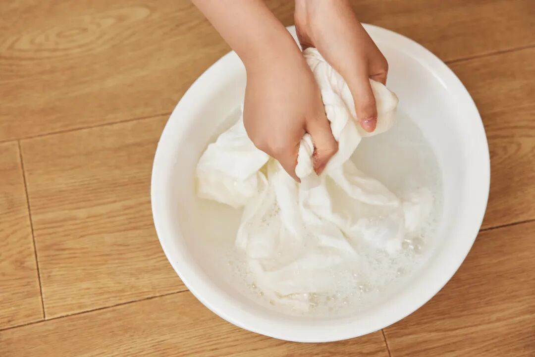 皮肤干燥、脱屑、瘙痒、皲裂……教您应对干燥性湿疹