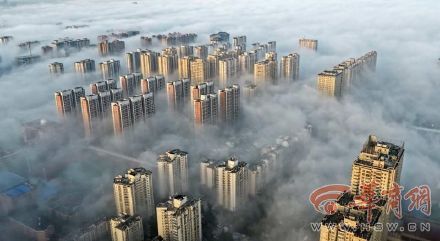 西安现罕见平流云恍如人间仙境 晨光中楼宇若隐若现 西安现罕见平流云恍如人间仙境 晨光中楼宇若隐若现