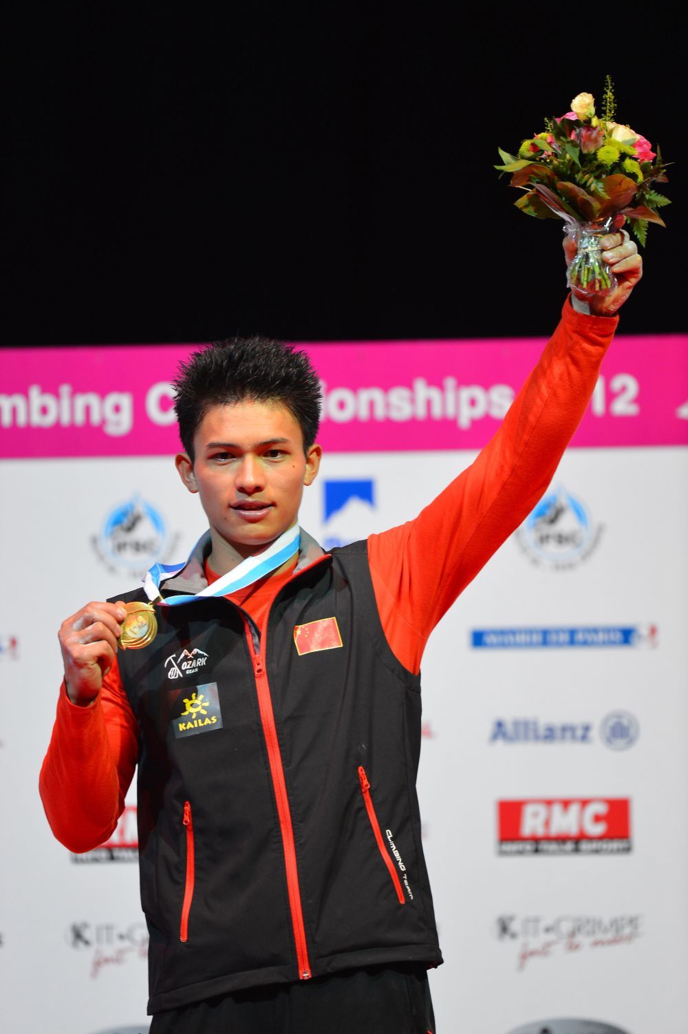 跨越13年，中国两代速度攀岩世界冠军的相拥