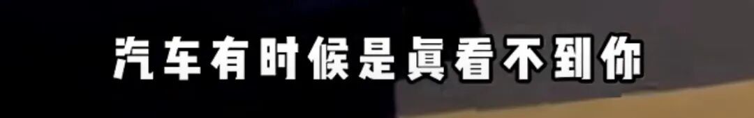 “千错万错，机动车不能撞人”？上海街头一男子闯红灯被撞后怒吼，民警执法被刷屏点赞
