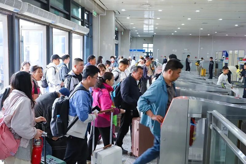 运力服务双提升，保障旅途暖人心！兰州铁路局国庆中秋预计发送旅客400万人次