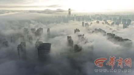 西安现罕见平流云恍如人间仙境 晨光中楼宇若隐若现 西安现罕见平流云恍如人间仙境 晨光中楼宇若隐若现