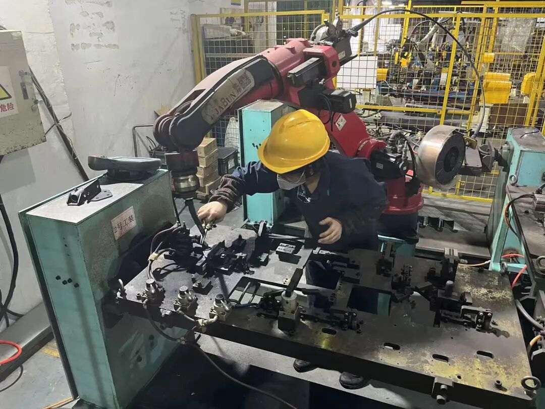 操作工化身“机器人导师”，除了焊接、切割还需要会啥？