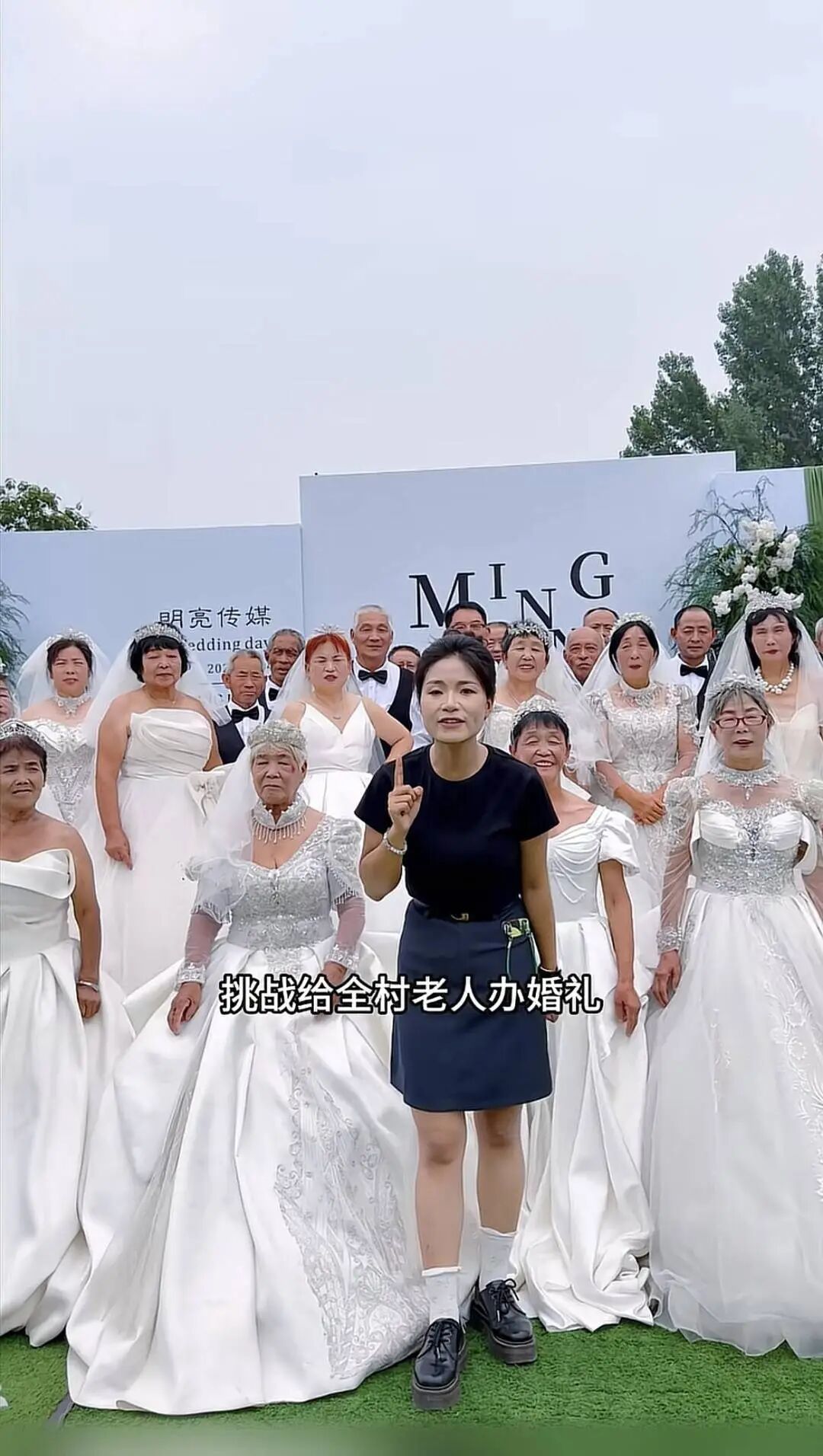 带老人游北京、办婚礼……95后村支书小芳：我的村子变年轻了