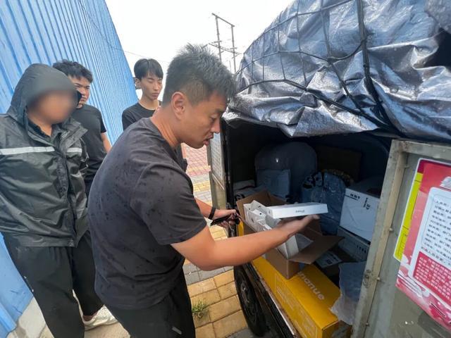 高档手机成洗钱新工具!警方及时阻击揭秘诈骗陷阱 高档手机成洗钱新工具!警方及时阻击揭秘诈骗陷阱