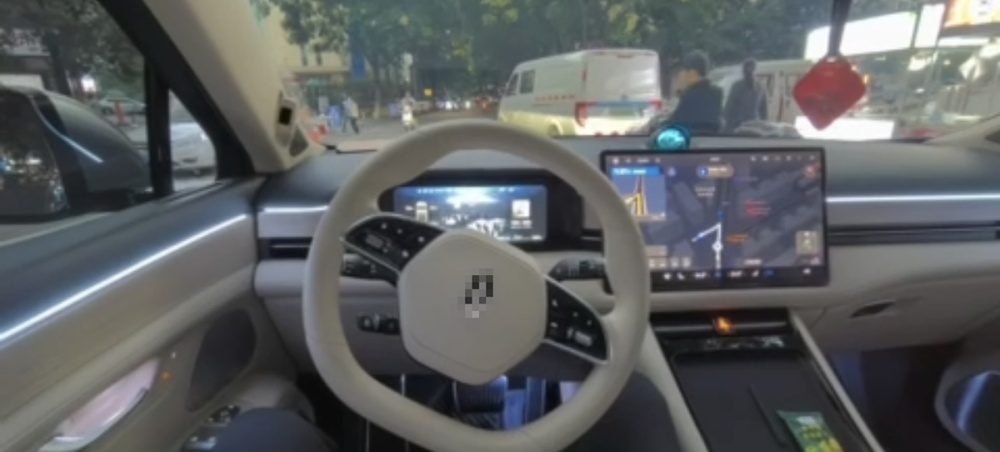 太危险！男子酒后在副驾驶睡觉，用“智驾神器”开车20分钟，法院判了→