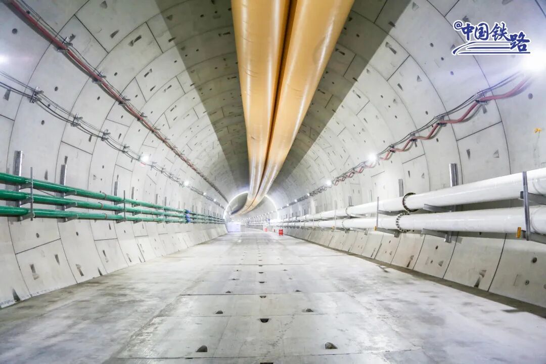 万米长隧!高铁列车将从长江江底驶过 万米长隧!高铁列车将从长江江底驶过