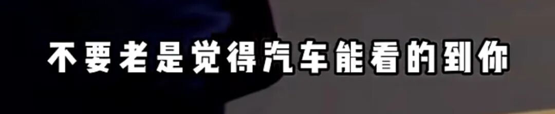 “千错万错，机动车不能撞人”？上海街头一男子闯红灯被撞后怒吼，民警执法被刷屏点赞