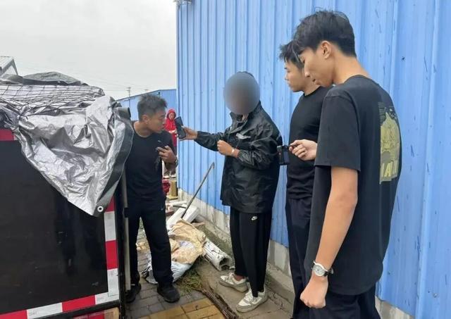 高档手机成洗钱新工具!警方及时阻击揭秘诈骗陷阱 高档手机成洗钱新工具!警方及时阻击揭秘诈骗陷阱