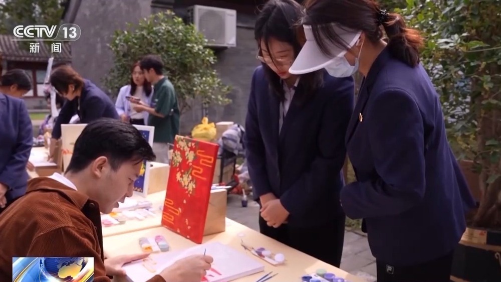 闻桂香、赏菊海、拍“萌宠” 北京秋花进入盛花期 闻桂香、赏菊海、拍“萌宠” 北京秋花进入盛花期