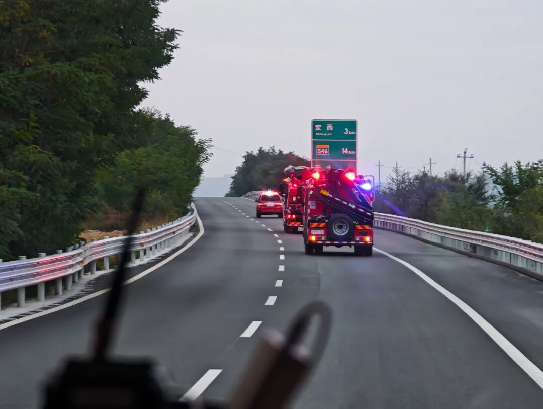 定西支队陇西大队前突分队20人已到达震中