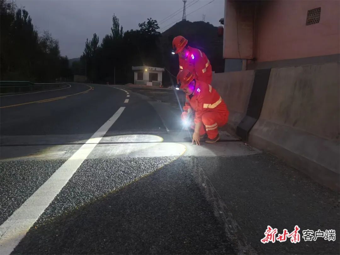 定西境内普通国省干线、高速公路运行正常，涉及铁路线逐步恢复运行