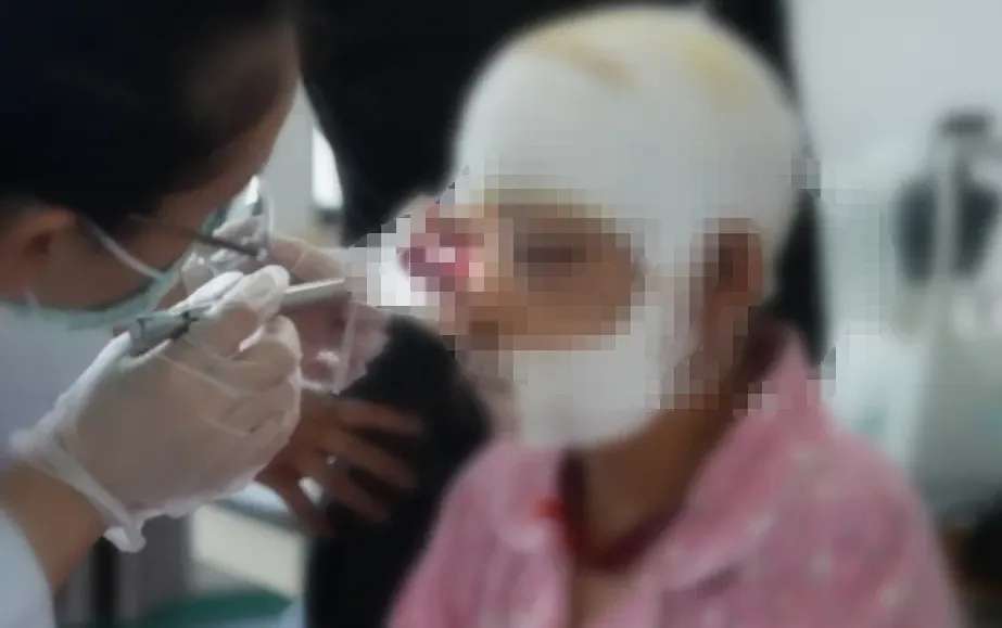 孕妇遭黑熊袭击装死脱险，头面部大面积撕裂、右眼眼球脱出
