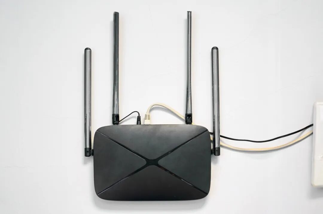 路由器到底怎么摆，网速才更快？很多人都摆错了