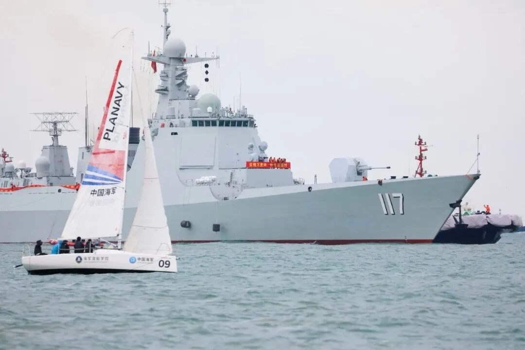 起猛了!052D上居然有一只“雪豹”! 起猛了!052D上居然有一只“雪豹”!