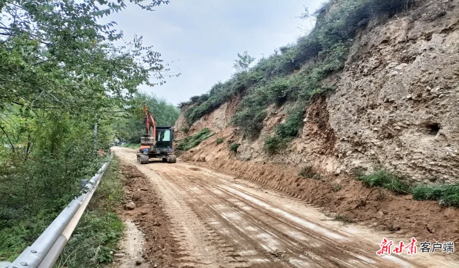 定西境内普通国省干线、高速公路运行正常，涉及铁路线逐步恢复运行