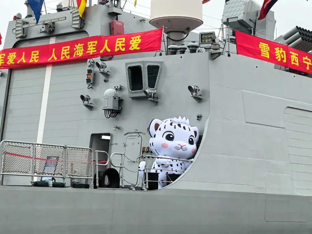 起猛了!052D上居然有一只“雪豹”! 起猛了!052D上居然有一只“雪豹”!