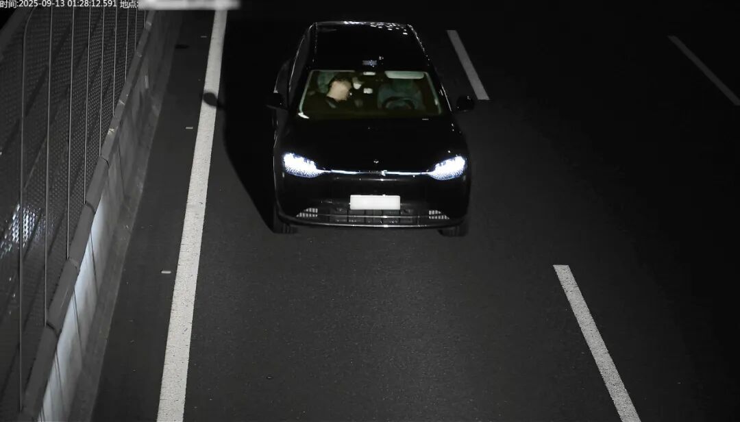 深夜，司机在副驾睡着……谁在开车？细节公开，网友：太吓人！