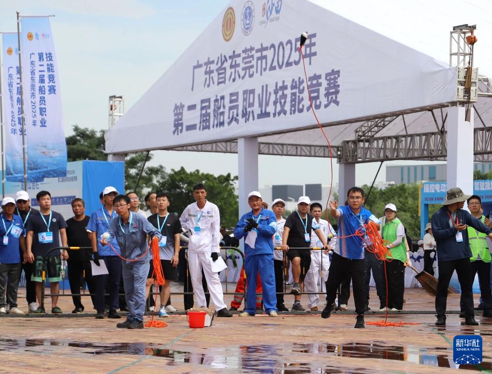 广东东莞：水上搜救应急比赛展技能