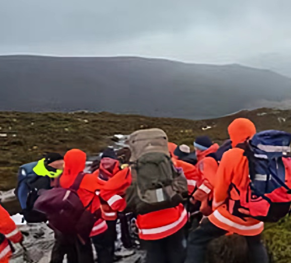 4名中国游客澳洲登山徒步遇极端天气，1人不幸身亡